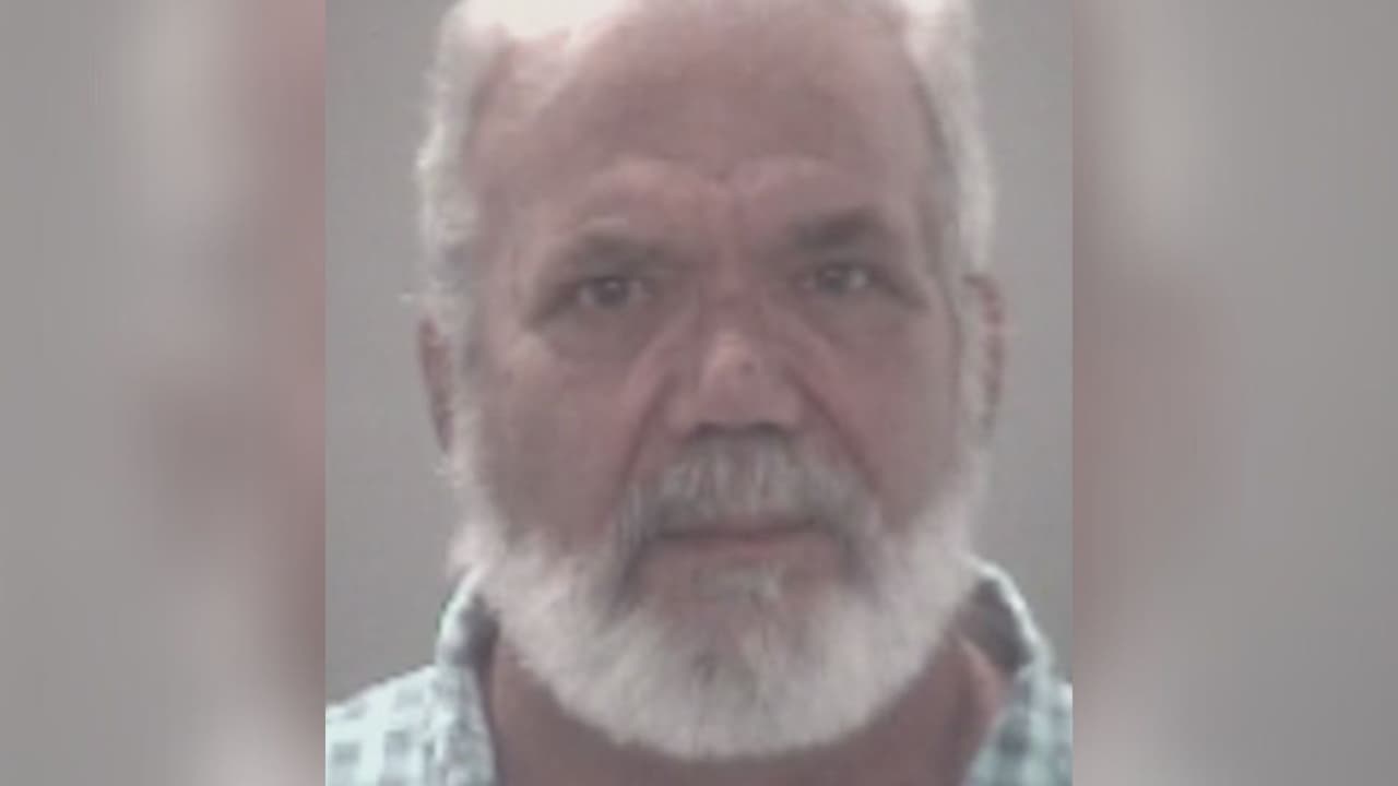 Arrestan a profesor de ciencias por posesión de pornografía infantil: tenía imágenes generadas con IA