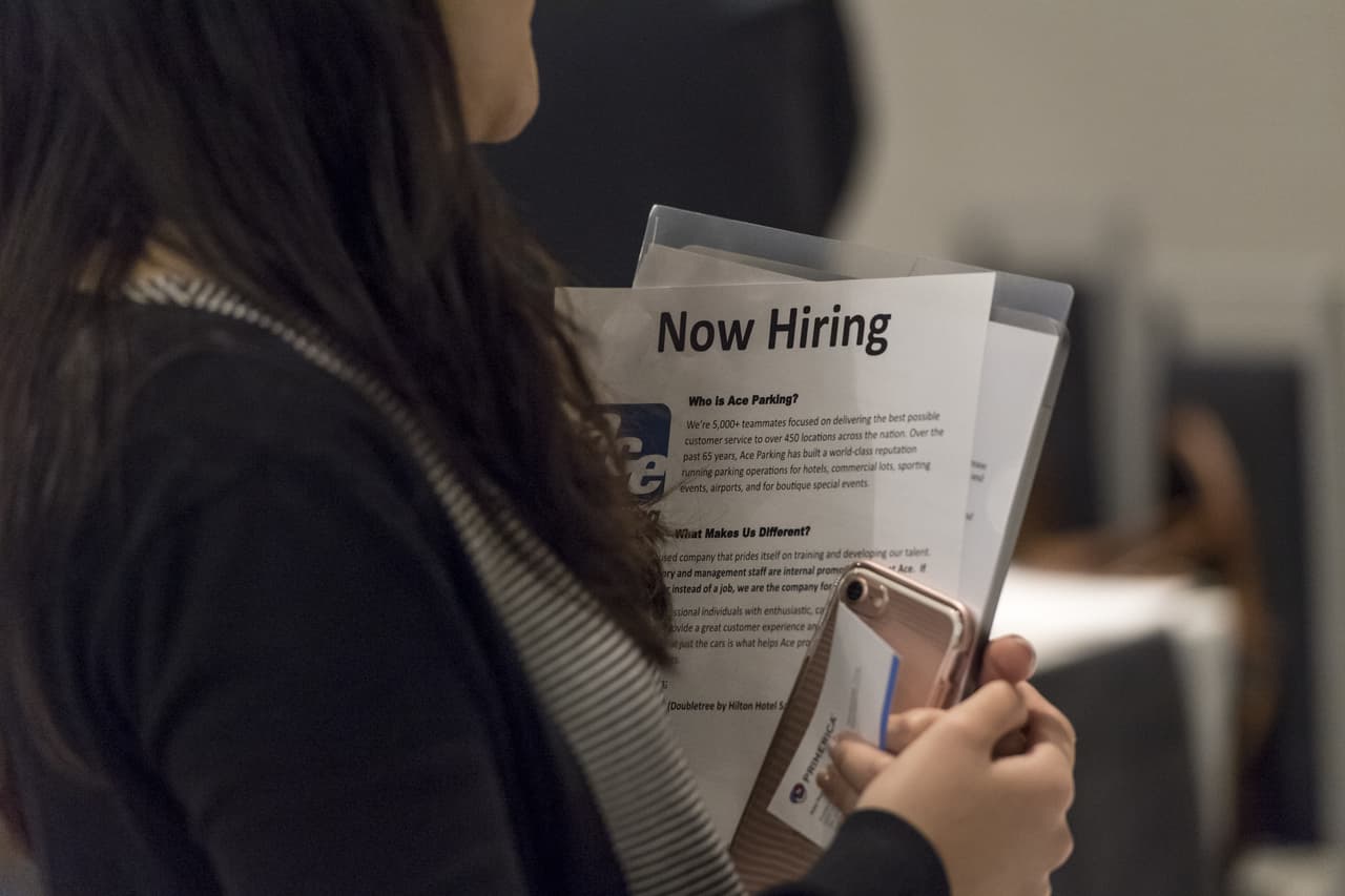 Aumentan de forma dramática las solicitudes por desempleo en Texas tras la crisis del coronavirus 