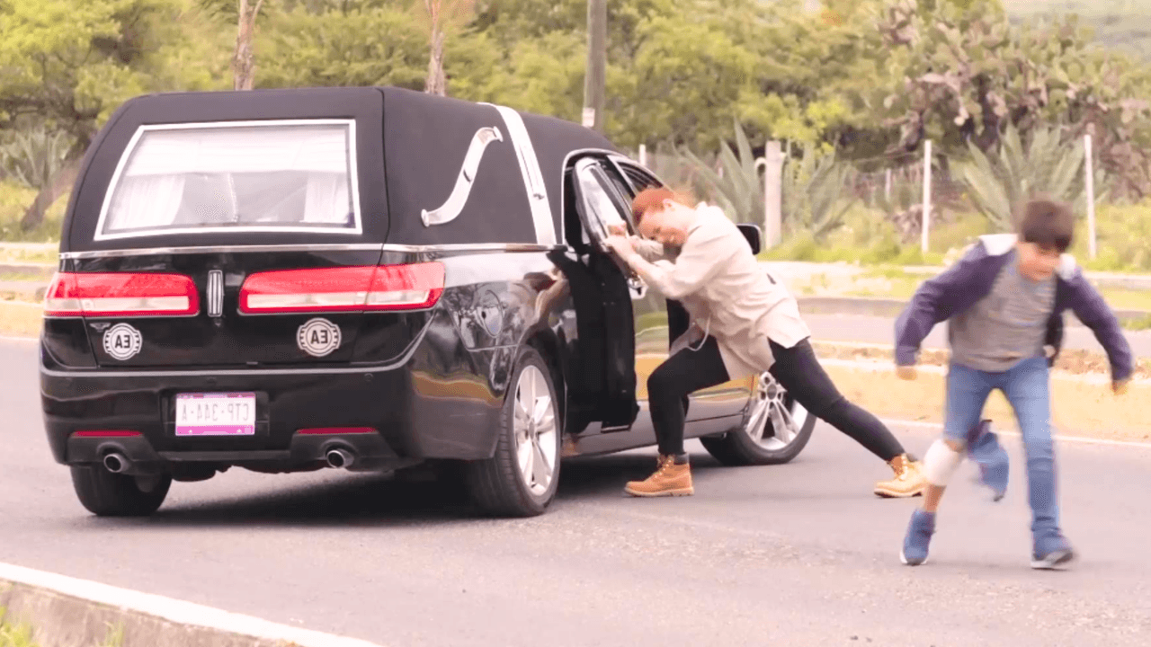 Sara le devuelve su libertad a Andrés | Monteverde | Capítulo 86