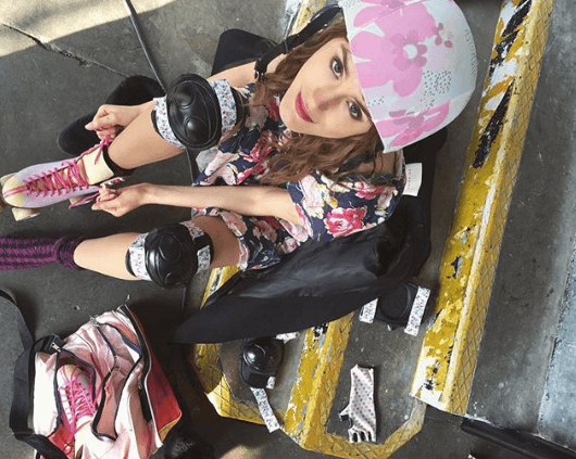 Ella también enfrentará desafíos sobre ruedas.