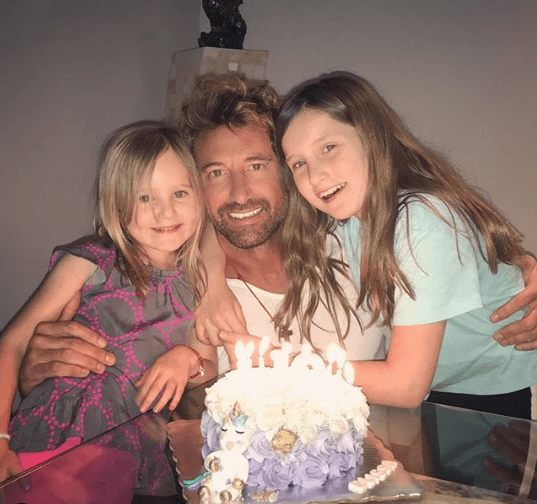 "Me dijo que por él estaba bien, con que la escuela estuviera bien y mientras encuentre una manera de ir y venir (de México a Estados Unidos y viceversa)", comentó.