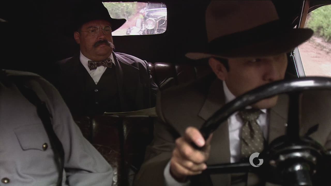 Mientras viajaba en su auto, Álvaro Obregón sufre un atentado.