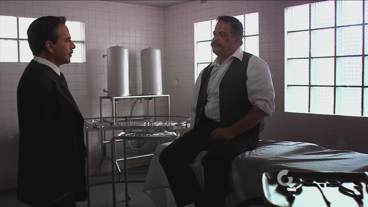 Con tan sólo unos rasguños, Álvaro Oregón recibe la visita de Plutarco Elías Calles en el hospital, quien asume de inmediato que el ataque fue por parte de los cristeros.