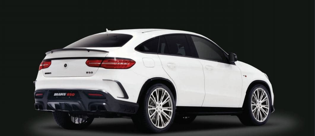 Un 
<a href="https://www.univision.com/temas/mercedes-benz" target="_blank">Mercedes-AMG </a>GLE 63 S Coupé salido de planta cuenta con 576 caballos de fuerza. La versión desarrollada por Brabus estéticamente agrega un spoiler delantero, un difusor trasero, spoiler en el techo y un nuevo sistema de escape. Es una moderada alteración estética, ya que el cambio más importante está debajo del cofre. Precio a partir de 325,000 dólares.