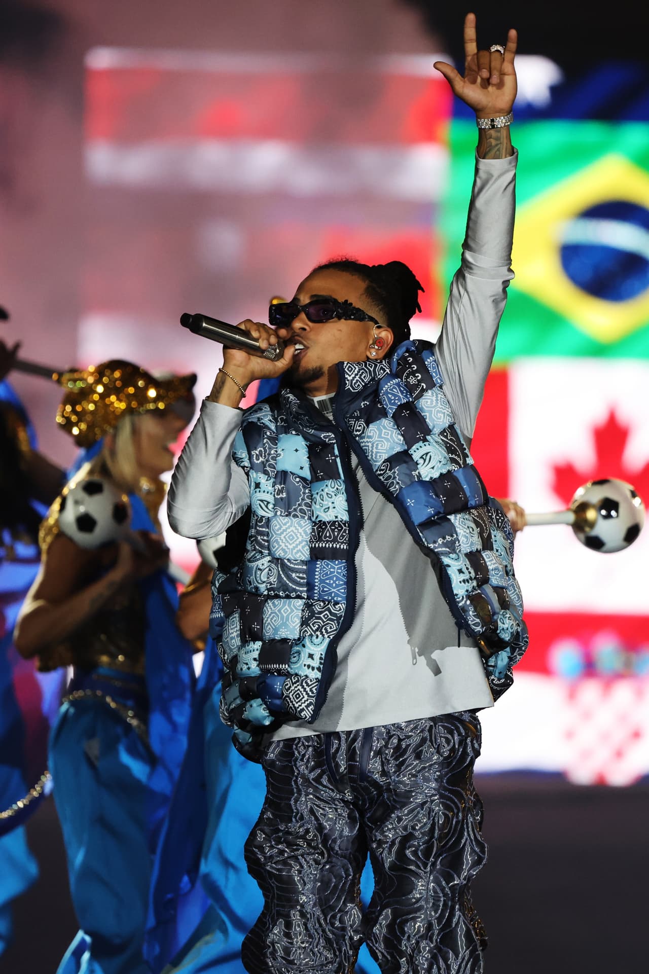 "
<b>Escribiendo la historia</b> en Qatar", escribió el cantante en Instagram ante su presencia en el cierre del Mundial. 
<br>