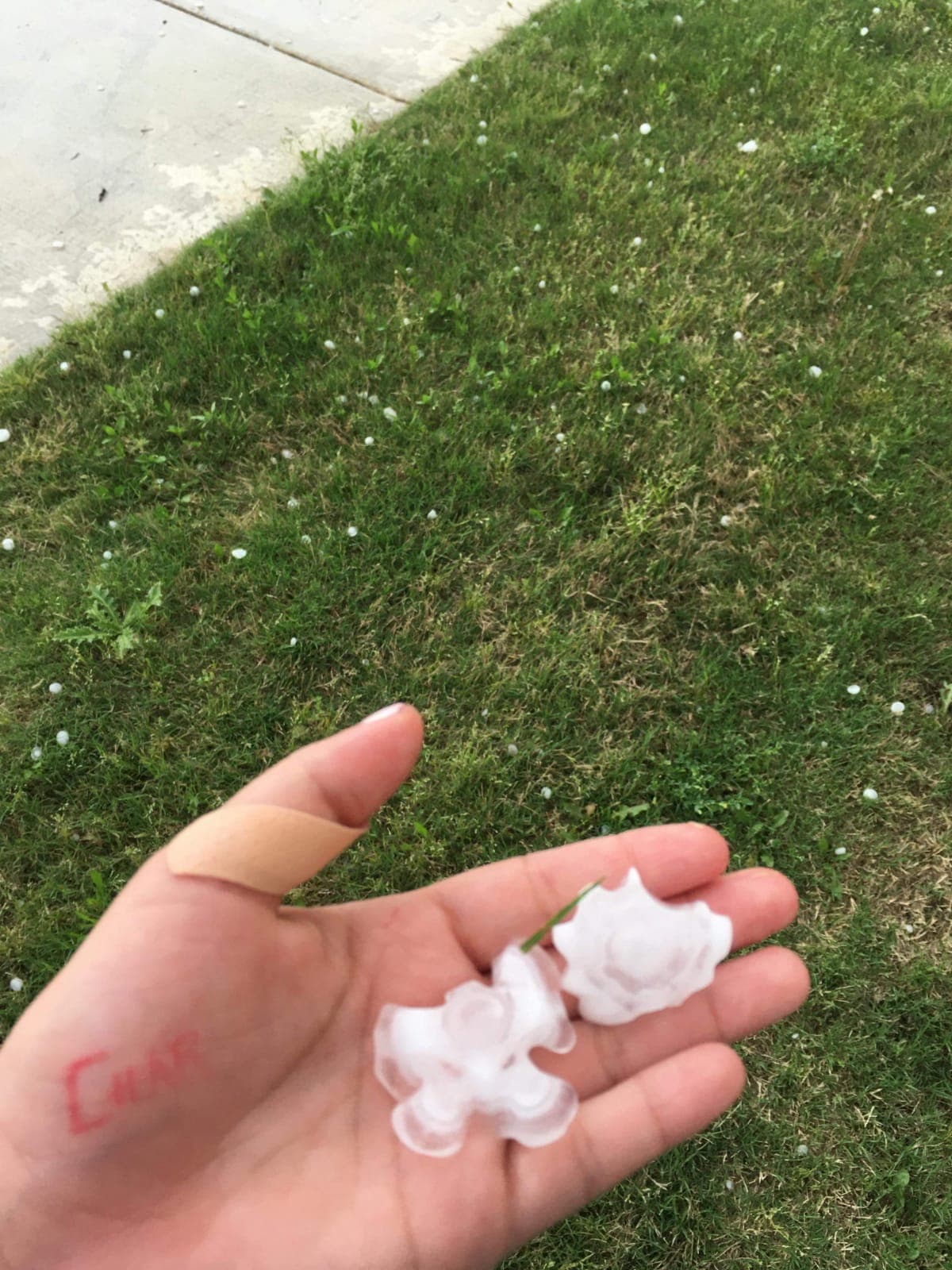 Durante los últimos días, el centro de Texas se ha visto afectado por tormentas severas que ha dejado a su paso inundaciones, granizo y tornados.
