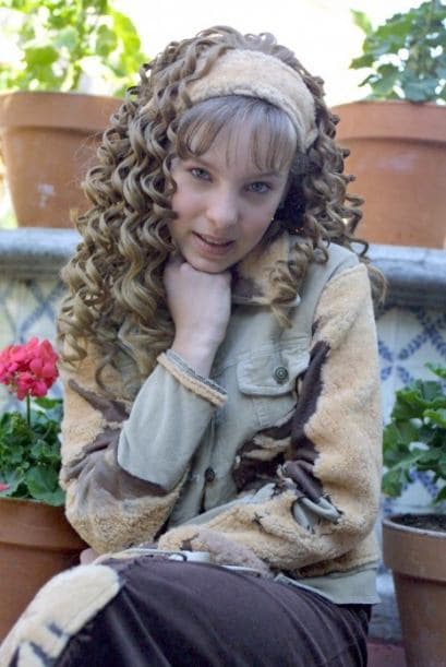 Pero nada como el primer amor de estudiante. Seguro recuerdas a la pequeña Belinda en "Amigos x Siempre" donde vivió la primera ilusión del corazón.