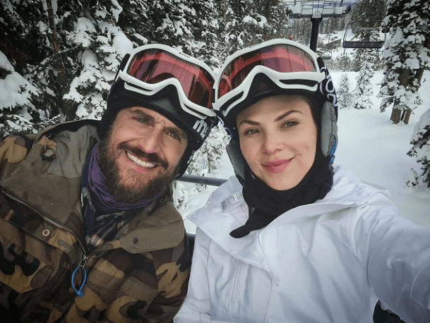 “11 años ensayando para estos personajes que nos tocó, sería el colmo que fueran poco creíbles”, fue el mensaje que el actor escribió al pie de las fotos.