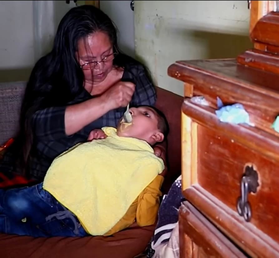 “Es una personita que me necesita y si le puedo dar una mejor calidad de vida, pues lo hago sin problema”, cuenta la mujer.
<br>