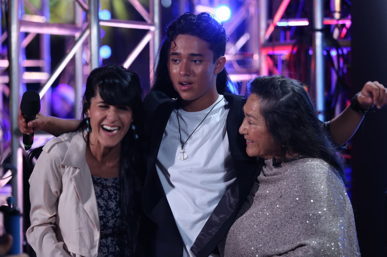 Para este chico de origen mexicano su familia lo es todo, por eso en las audiciones no dudó en elegir una canción que le enseñó su abuelito antes de morir. Los jueces le pidieron cantar un tema más moderno y fue así como Joel logró demostrar su talento.