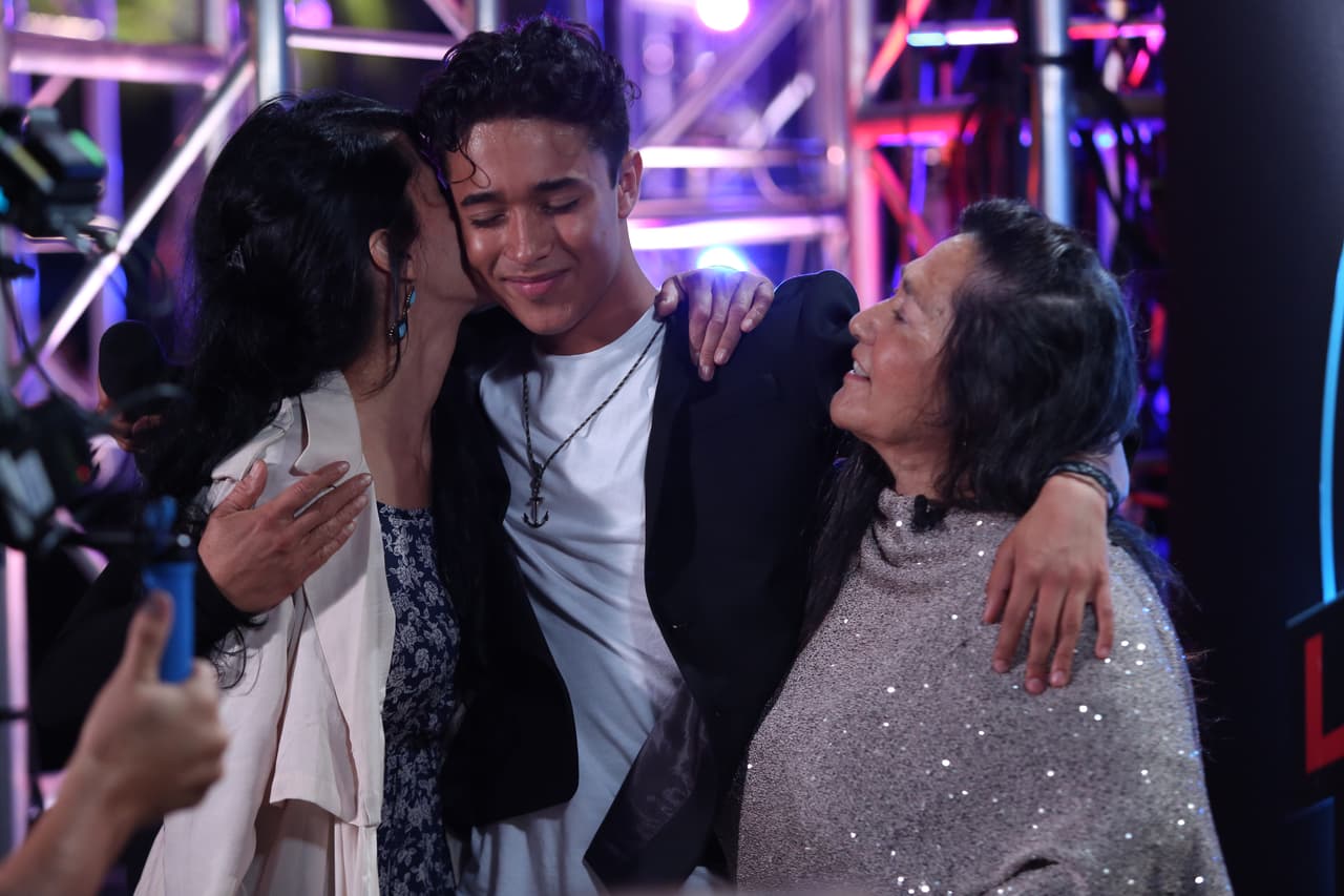 Para este chico de origen mexicano su familia lo es todo, por eso en las audiciones no dudó en elegir una canción que le enseñó su abuelito antes de morir. Los jueces le pidieron cantar un tema más moderno y fue así como Joel logró demostrar su talento.