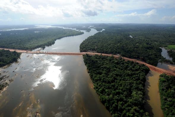 "Estamos muy preocupados porque la primera aldea que afectaría (la inundación) sería la nuestra", que se encuentra en el alto río Xingú, afirmó Kuné Kalapado a un periodista de la Agencia Francesa de Noticias (AFP).
