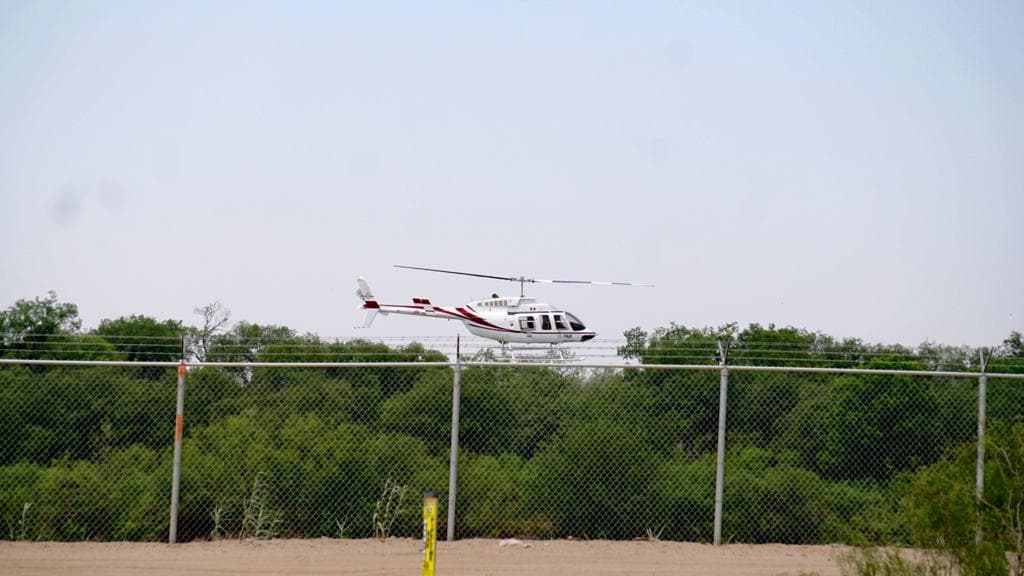 <b>Greg Abbott</b>, gobernador de Texas, envió un comunicado de prensa indicando que ante la posibilidad del fin del Título 42, reforzó la seguridad de la frontera. 
<br>
<br>Abbott ha insistido sobre mantener el Título 42 e indica que de finalizar, habrá una llegada masiva de inmigrantes.