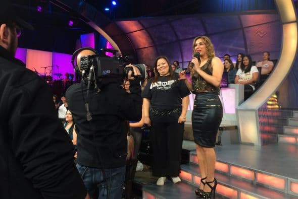 El guapo artista español pasó por el show para hacer suspirar a la audiencia con su música ¡y esa sonrisa!