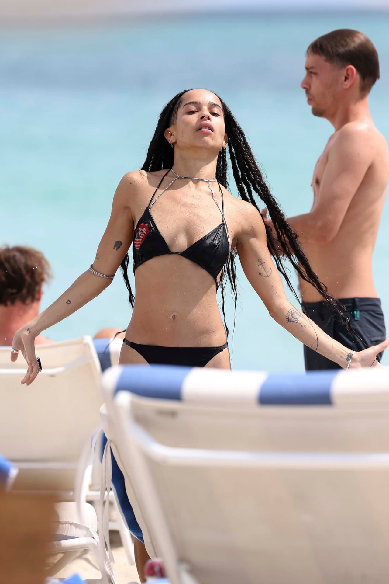 Zoe Kravitz mostrando su silueta.