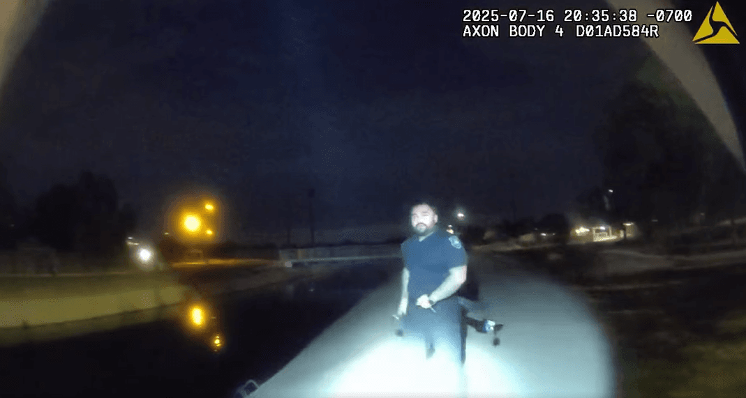 Para ello, por la 
<b>oscuridad de la zona a esa hora</b>, utilizaron lámparas, con cuya luz recorrieron el cuerpo de agua.