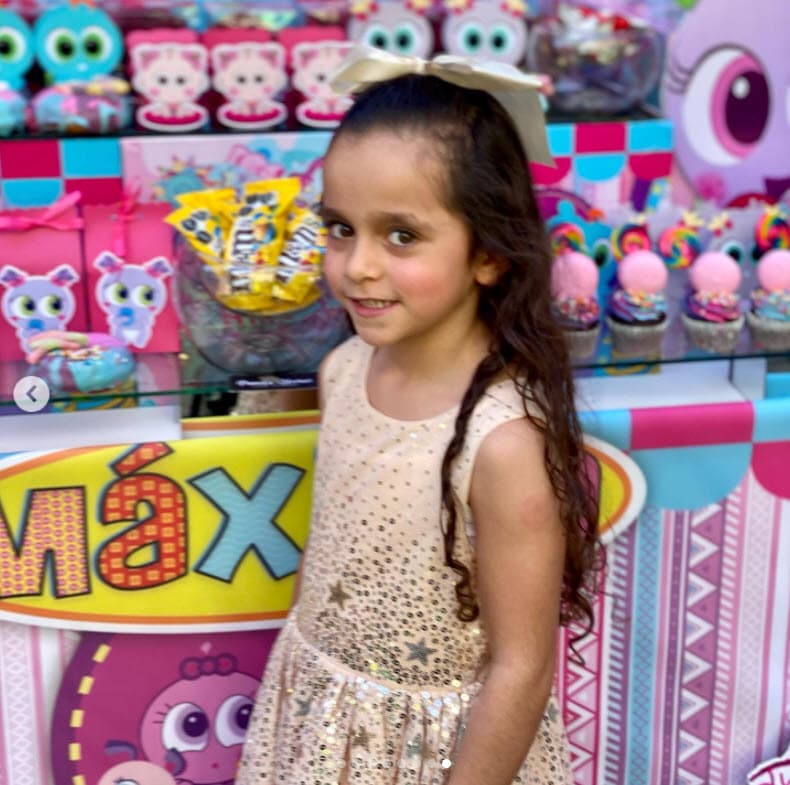 "Los amamos con todo nuestro ser: Jorge Salinas y yo, ¡la mamá más orgullosa y 
<b>feliz de verlos crecer</b>!", agregó.
<br>