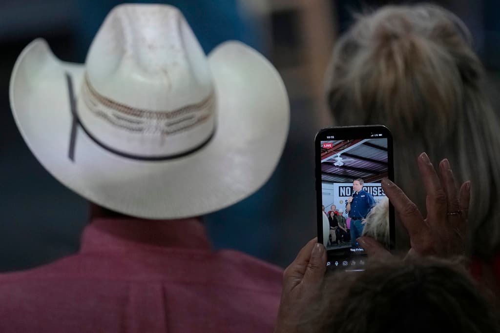 El programa de DeSantis también estipula que la Marina y la Guardia Costera de Estados Unidos bloqueen la entrada de precursores químicos en los puertos mexicanos si “el gobierno mexicano no detiene la fabricación de drogas de los cárteles”.