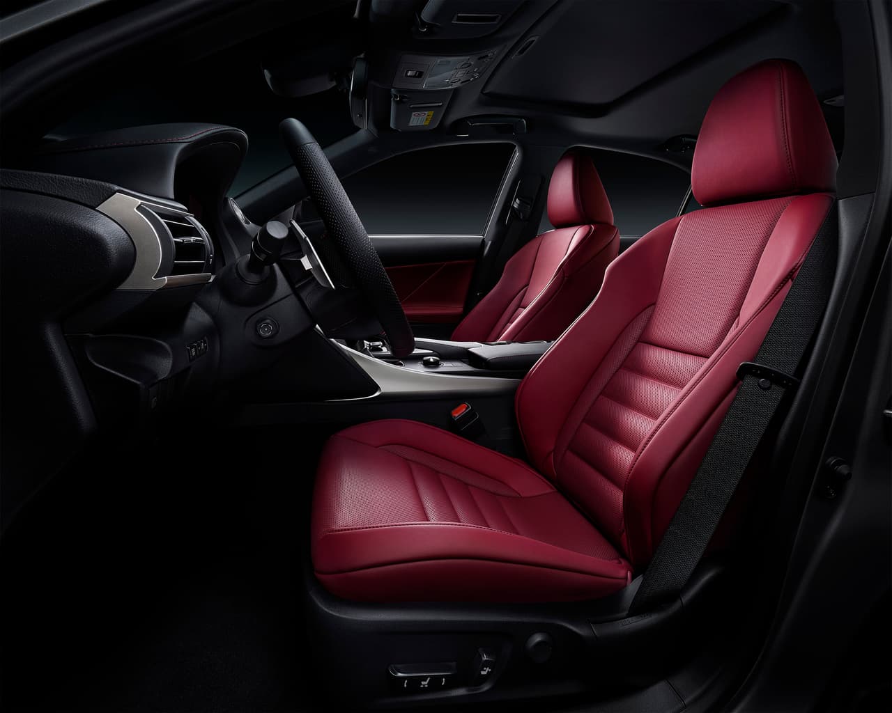 El fabricante ofrece nuevos tonos para los tapizados, entre ellos un color granate que se conjuga con el negro