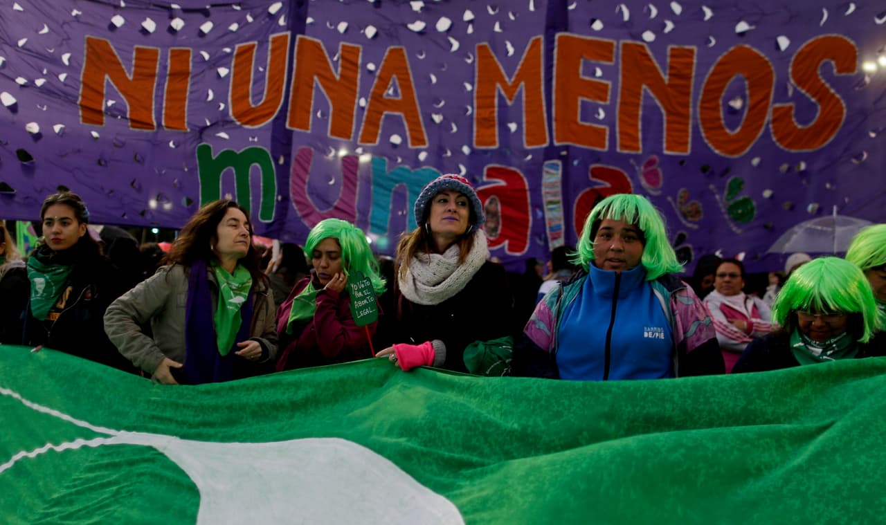 Llegaron usando todos los medios posibles: subte, tren y autobuses para acompañar la movilización. Algunos hombres también se hicieron presentes para mostrarse a favor de la igualdad.
