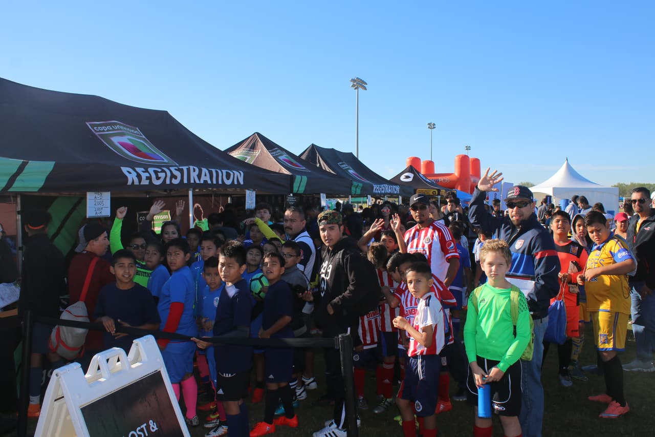 Decenas de personas disfrutaron este 22 de octubre de la más reciente edición de Copa Univision en la ciudad texana en donde practicaron su deporta favorito y convivieron con su comunidad.