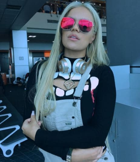 La intérprete colombiana se drigió a él como "el bebecito". ¿Será que así le dice de cariño?