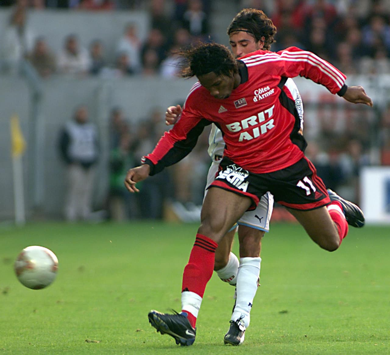 Luego de tres años con el LeMans se dio el salto a Le Championat. Guingamp pagó 100 mil euros por su ficha.