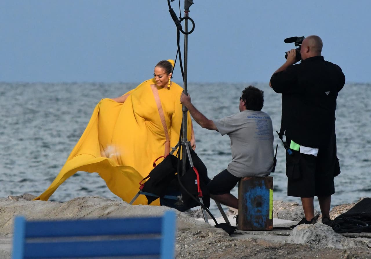 Se desconoce la fecha de lanzamiento del disco y también del video, que primero tendrá que se aprobado por Jennifer López. La artista de 47 años no se da el lujo de afectar su imagen.