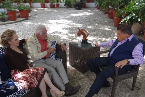 Una de las cosas que provoca el éxito, es la imitación de aquellos que te admiran, y el caso de Don Chente no es la excepción; algunas muy fieles al estilo del cantante y otras tantas de manera cómica, pero todas muy entretenidas.