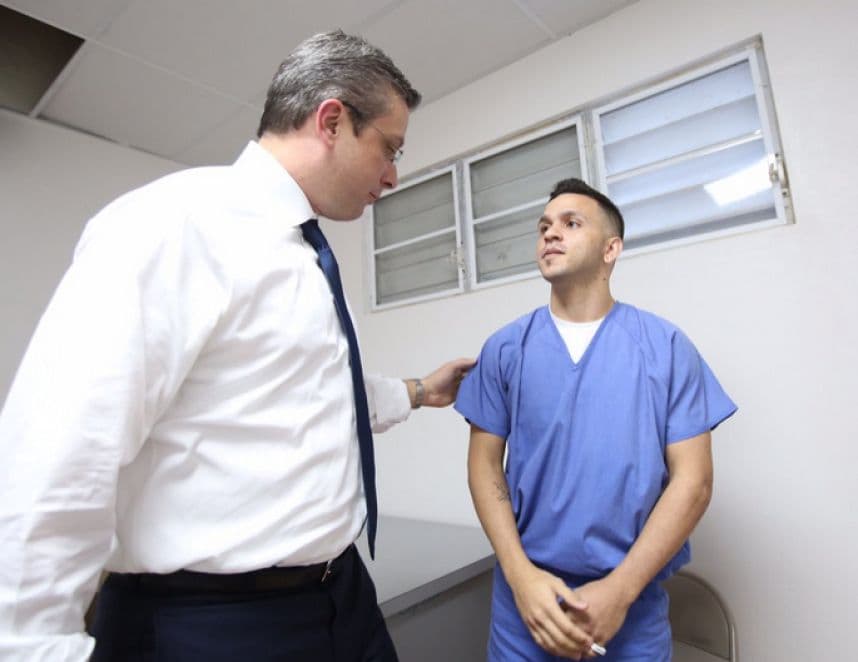 Gobernador de Puerto Rico indultó a Jeremy Ruiz, quien cumplía cárcel por fumar marihuana