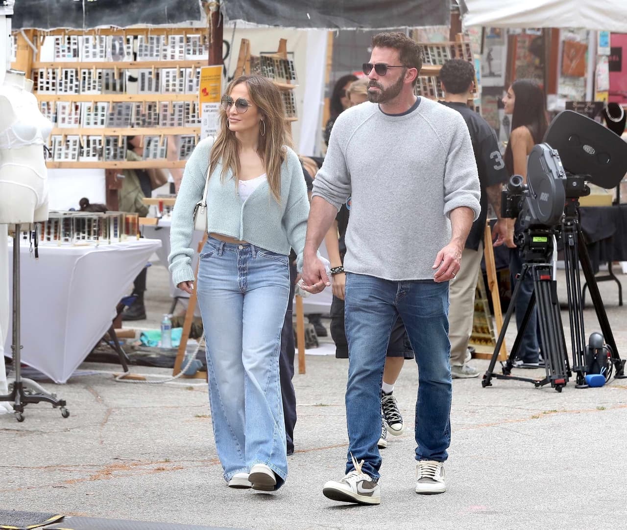 JLo y Ben Affleck pasaron un tiempo en un mercadillo en Los Ángeles.
