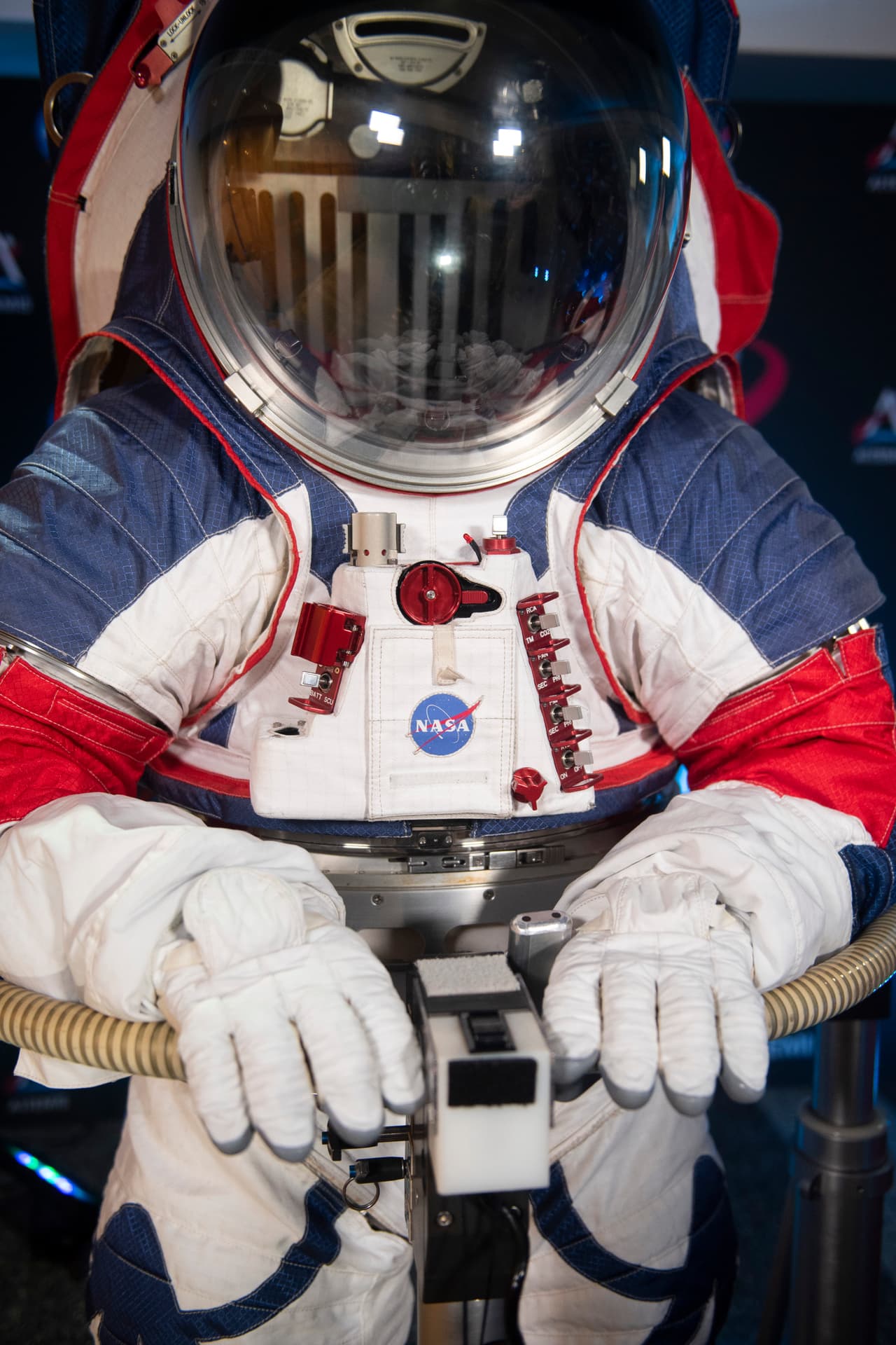 En marzo de 2019 la administración Trump ordenó a la NASA que aterrizara a humanos en la luna en 2024, acelerando el objetivo de colonizar la luna como un escenario para eventuales misiones a Marte.