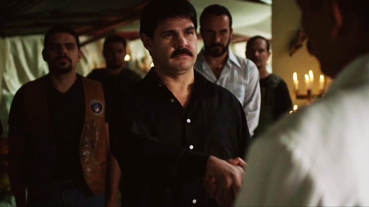 ‘El Chapo’ escuchó satisfecho la noticia y con un apretón de manos cerró el acuerdo. ¿Cuál será su siguiente golpe contra ‘El Cano’ y ‘Los Emes’? Descúbrelo los domingos a las 10PM/9C por Univision.