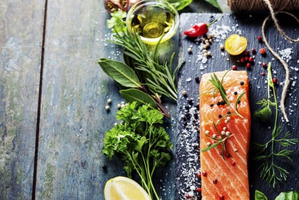 ‘Smoky homemade’: simple y fácil. Mezcla las especias típicas del salmón a la mexicana (canela, pimienta inglesa y comino), y haz un ‘rub’.