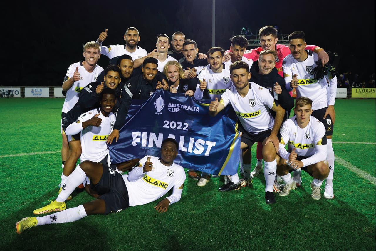 Ulises Dávila hizo doblete y metió a su equipo a la final de la Copa australiana