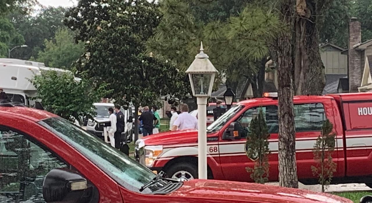 Al entrar los agentes se dieron cuenta de las deplorables condiciones en las que estaban los 
<a href="https://www.univision.com/temas/indocumentados"><b>inmigrantes. </b></a>