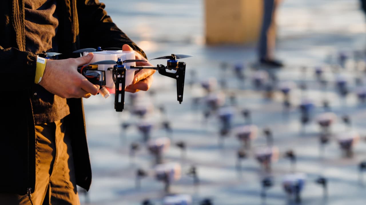 <b>En una noche estrellada en <a href="https://maps.app.goo.gl/qkyv5YLTtHN7V7YTA" target="_blank">North Richland Hills</a></b>, al norte de Texas, el 17 de diciembre, la compañía de espectáculos de drones, Sky Elements, 
<b>escribió un nuevo capítulo en la historia de la innovación y el entretenimiento</b>.