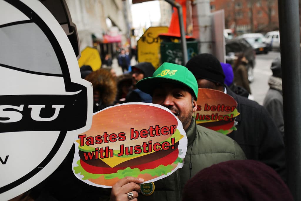 Ya no habrá “despidos rápidos” (o injustificados) en la industria de comida rápida de Nueva York