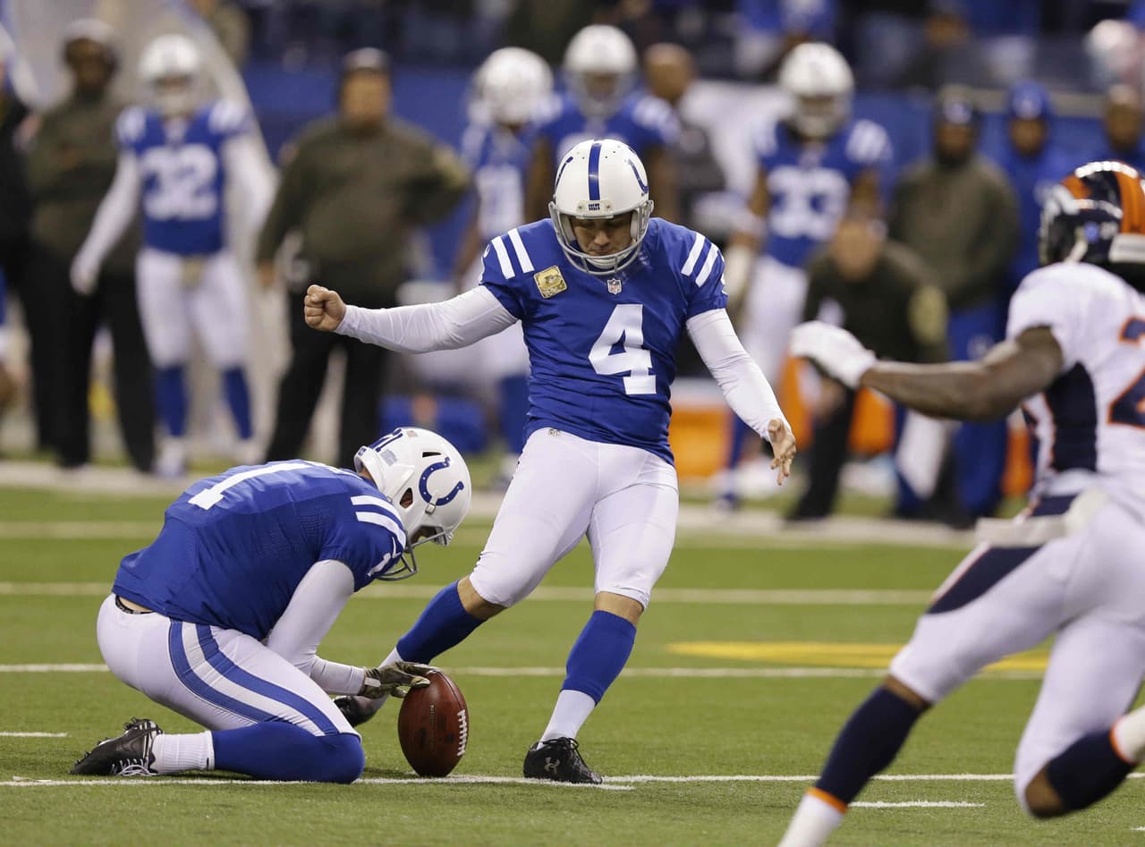 Los Indianapolis Colts vencieron 27 - 24 a los Denver Broncos para quitarles el invicto, Peyton Manning no pudo romper el récord de yardas por pase.