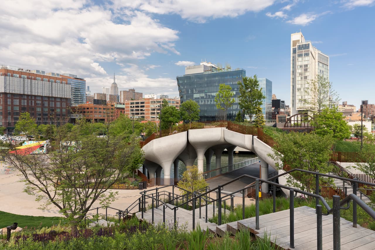 Completamente gratuito, Little Island está compuesta por 2,4 acres de espacio verde.