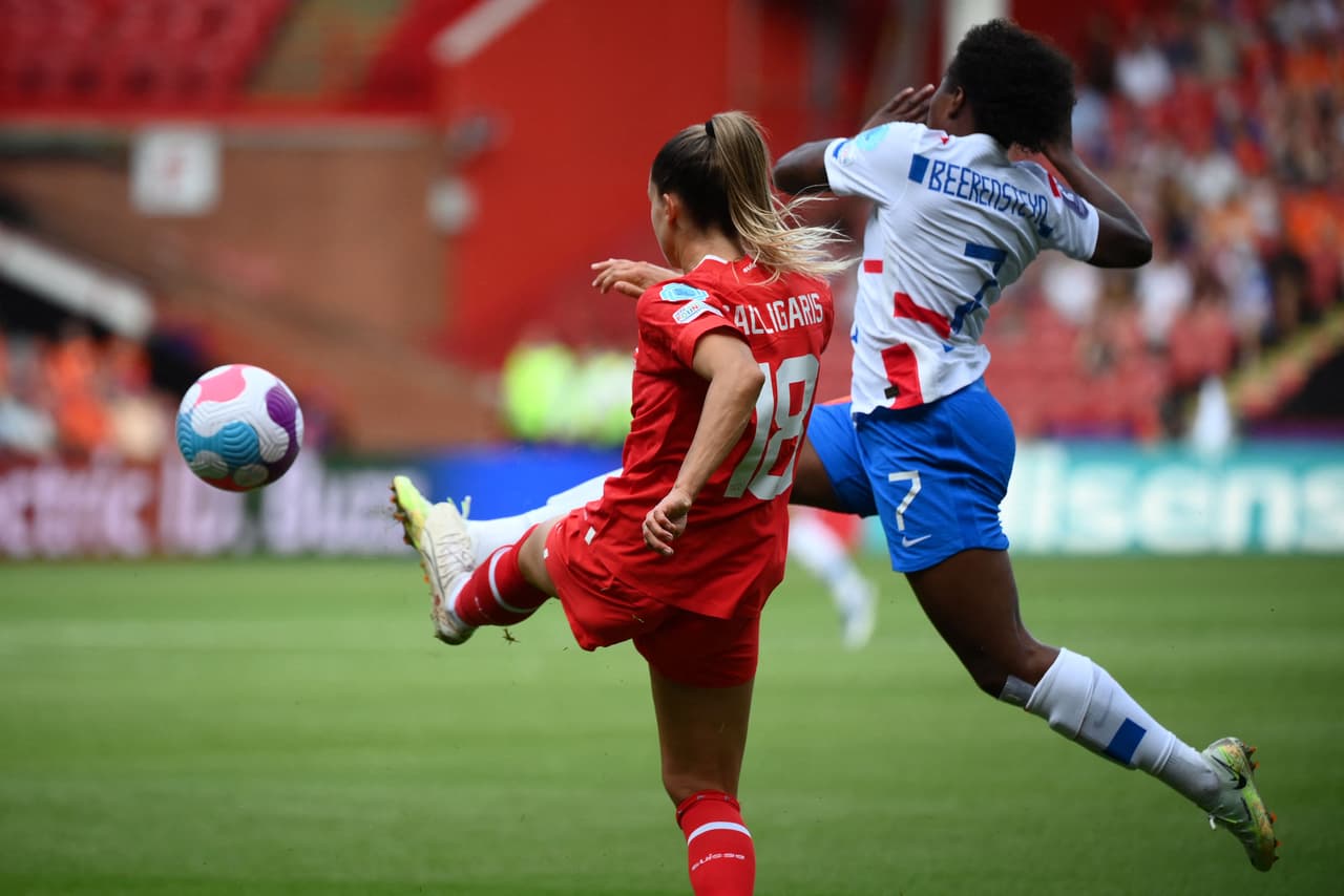 Holanda goleó 1-4 a Suiza en la Jornada 3 con doblete de Romee Leuchter, gol de Victoria Pelova y autogol de Ana-Maria Crnogorcevic.