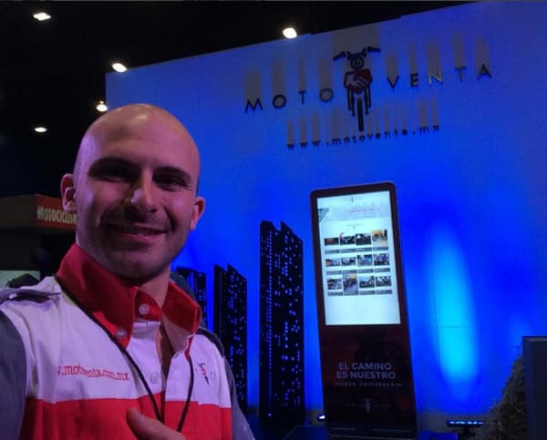 Las motocicletas son una de las grandes pasiones de Imanol, por eso tiene una página en Internet de compra - venta.