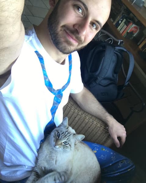 Le gustan mucho los animales, este gatito es Salaver.