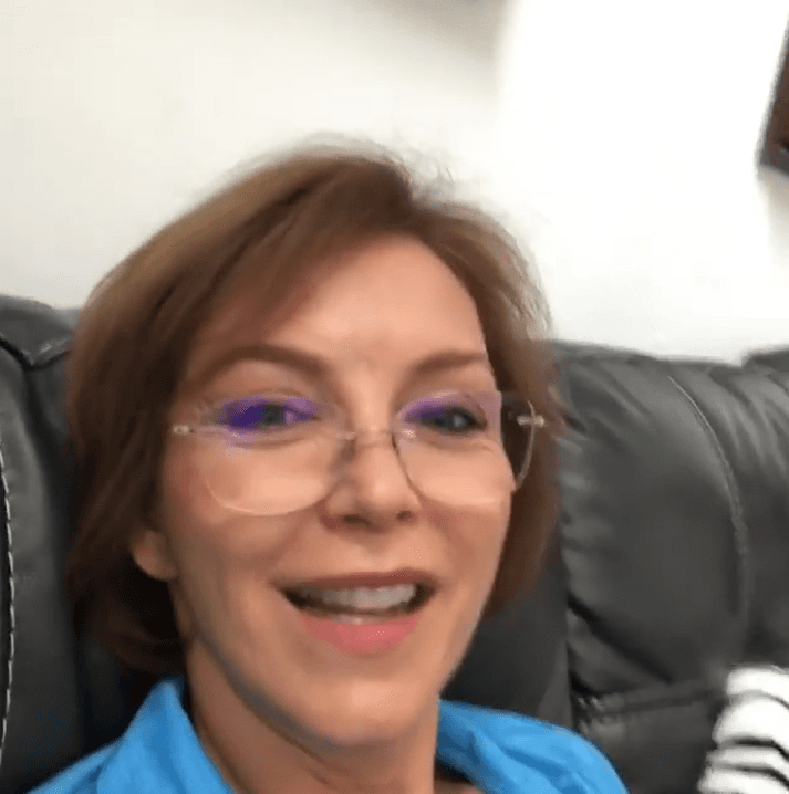 Además habló de su cambió de look: "Me dio por cortarme el pelo porque estaba un poco estresada de la cuarentena y dije, ‘voy a hacer algo diferente’, y zas, que me corto el pelo. La verdad no me gustó, pero pues ya ni modo, ya me lo corté”.
<br>