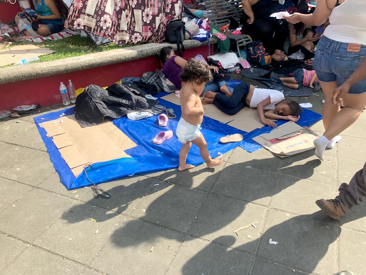 “Había montones de niños corriendo en calzones o pañales”.