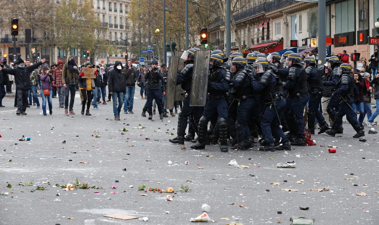 Policías antidisturbios.