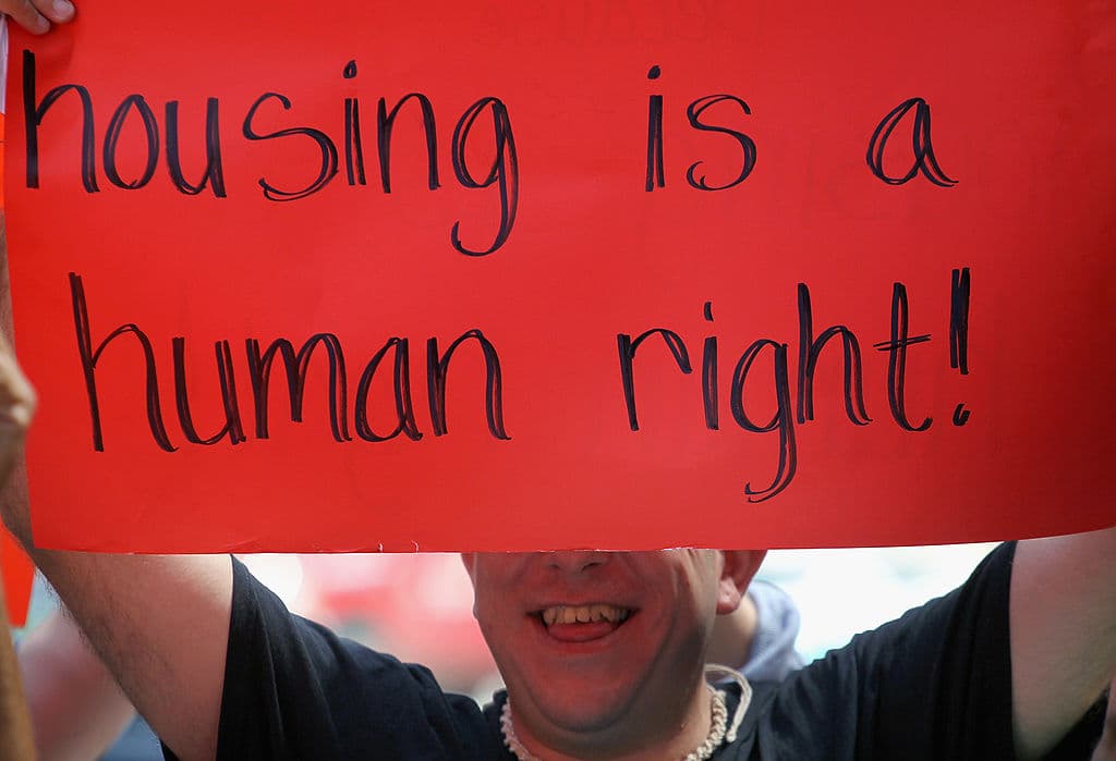 <b>¿Qué documentos necesito presentar?</b>
<br>Para los inquilinos
<b> </b>
<a href="https://www.cookcountyil.gov/sites/default/files/ccera_renterchecklist.pdf" target="_blank">este documento</a>
<b>. </b>
<br>Para los propietarios
<a href="https://www.cookcountyil.gov/sites/default/files/ccera_landlordchecklist.pdf" target="_blank">este otro</a>.
<br>