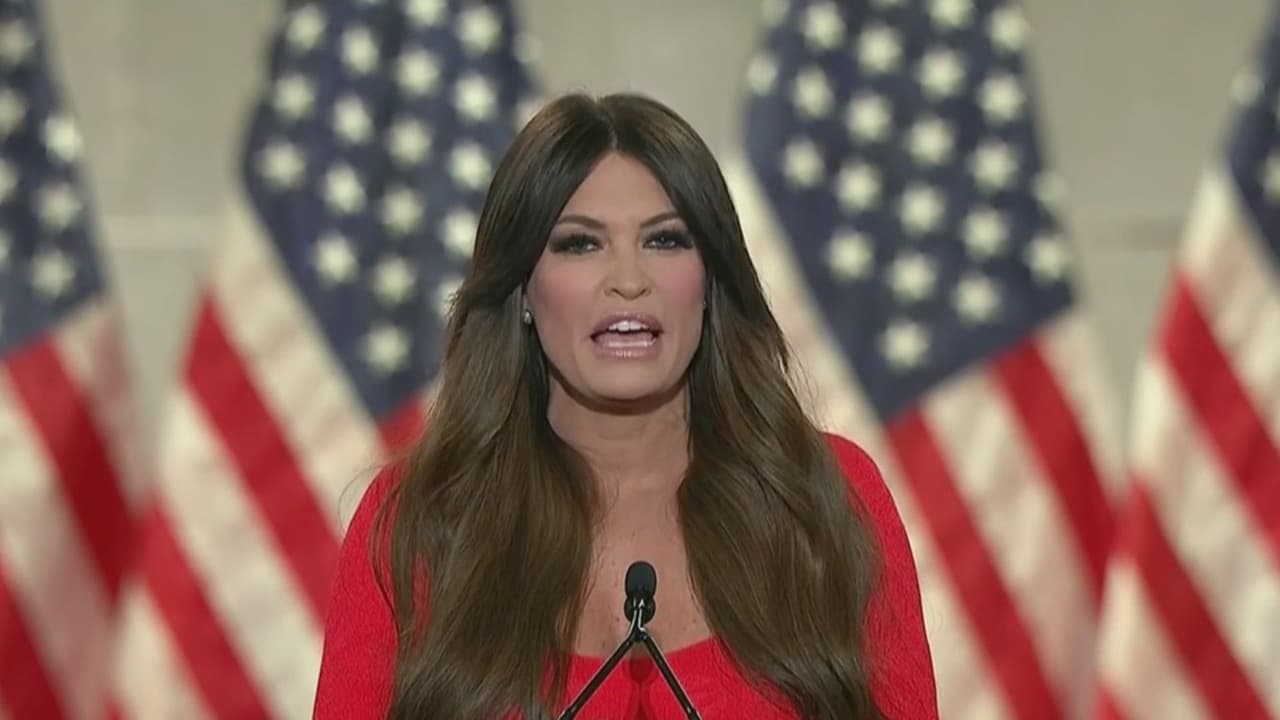 Trump contempla destituir a la Embajadora de EEUU en Grecia, Kimberly Guilfoyle, acusada de recibir lujosos regalos