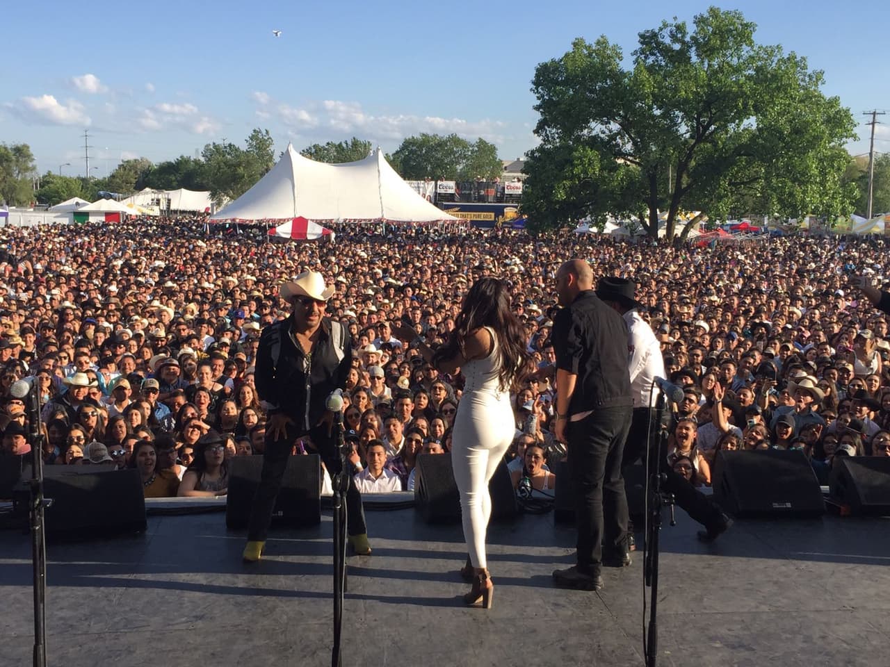 Para Raúl 'El Pelón', Carla Medrano y El Feo será muy difícil borrar de sus mentes lo vivido en la ciudad de los vientos después de este gran evento al lado de La Arrolladora Banda El Limón, Gerardo Ortiz, Calibre 50 y más.
