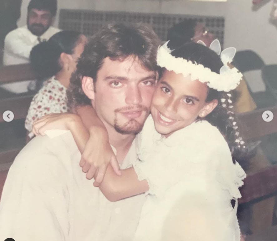 "Aunque ya tiene 34 años, siempre va a ser mi bebé", dijo sobre cómo se siente como papá, "son sentimientos muy bonitos, porque la veo ilusionada, enamorada… Se va a casar con un gran hombre, y es básicamente lo que todos queremos en la vida: formar una familia y estar felices, así que yo la apoyo. Por eso digo que es uno de los proyectos más importantes de mi vida". 
<br>